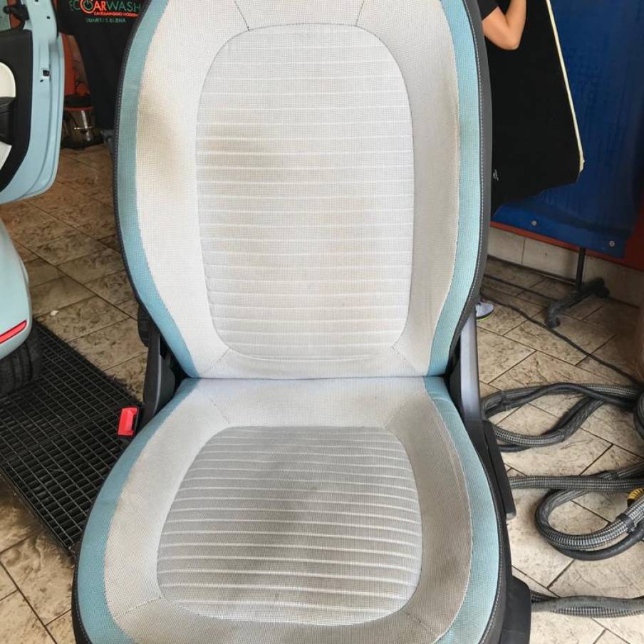 Lavaggio tappezzerie a vapore