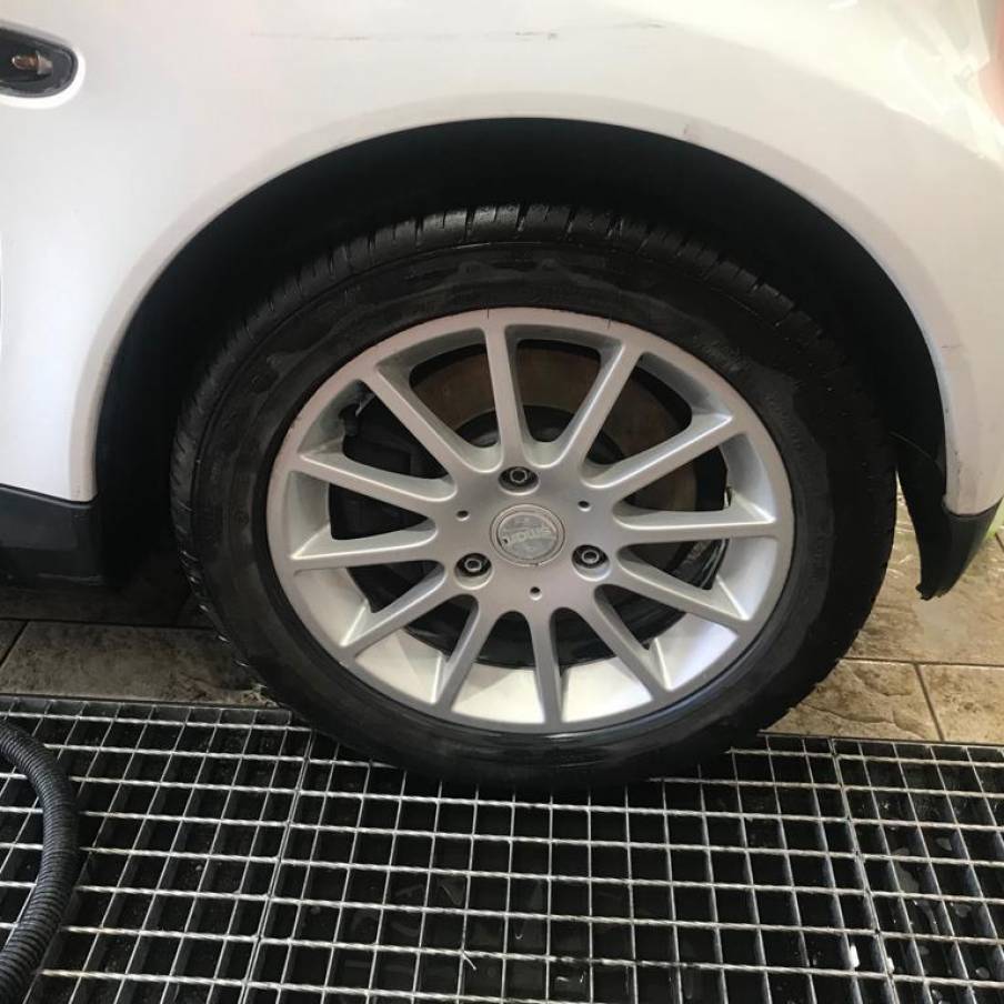 Lavaggio esterno con prodotti speciali