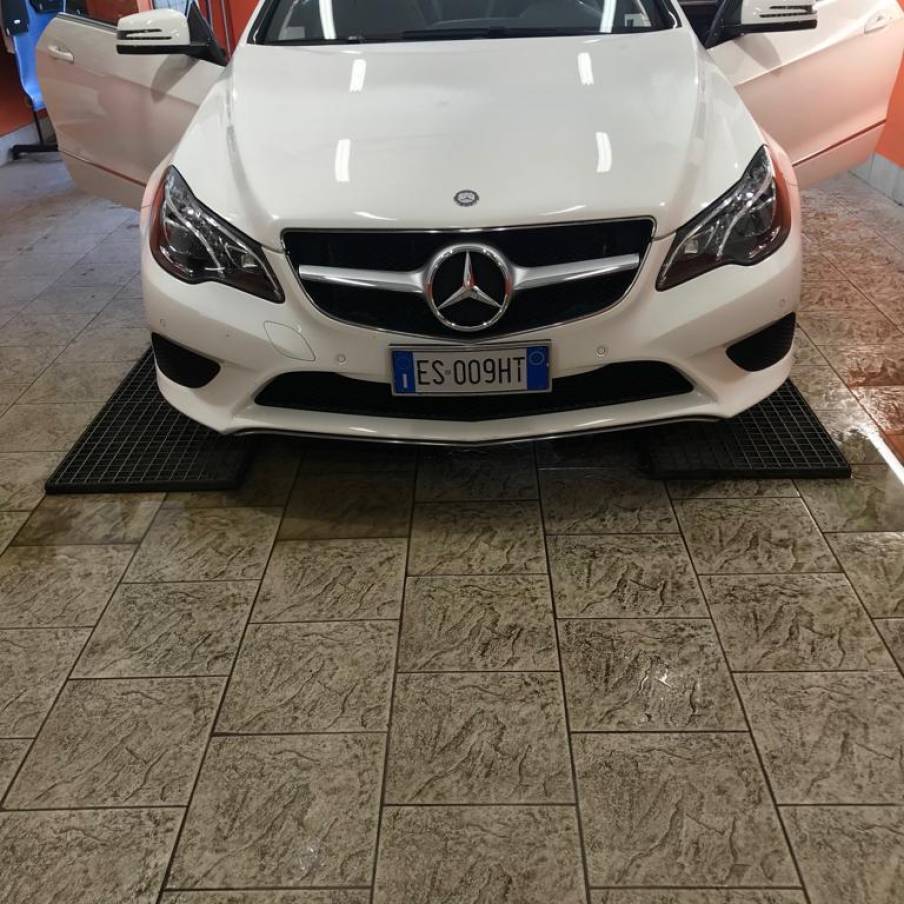 Lavaggio esterno con prodotti speciali
